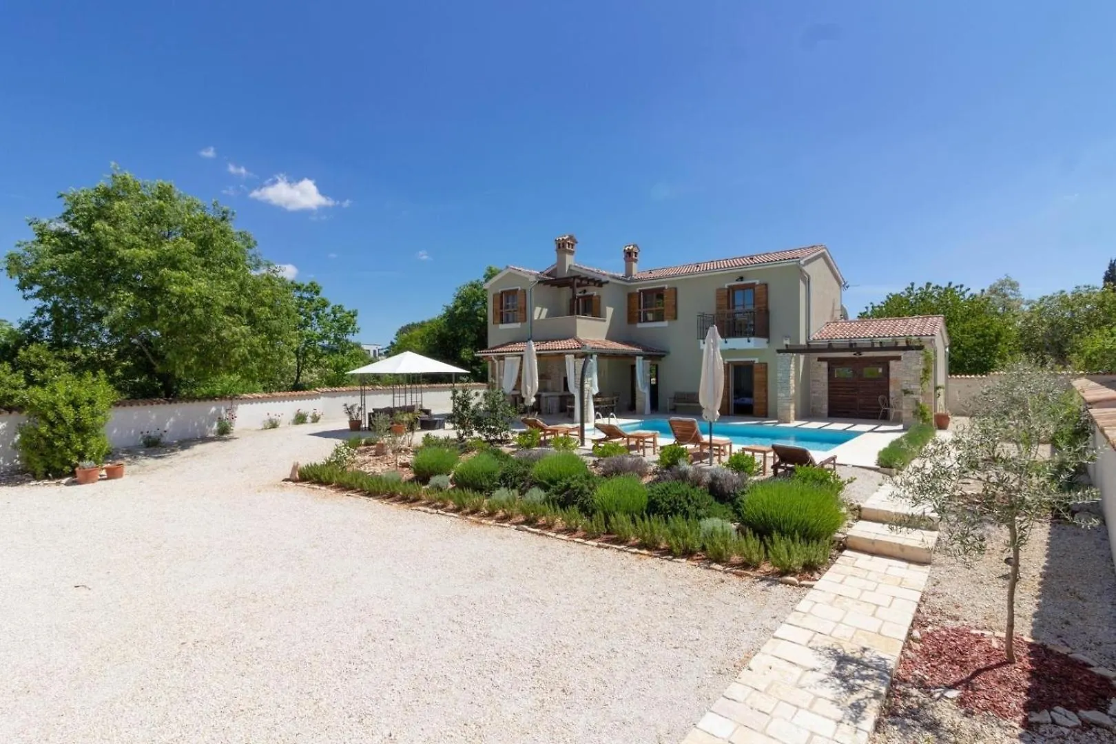 Ferienhaus Mit Privatpool Fuer 8 Personen Ca 179 Qm In Jursici, Istrien Binnenland Von Istrien Svetvinčenat 度假居