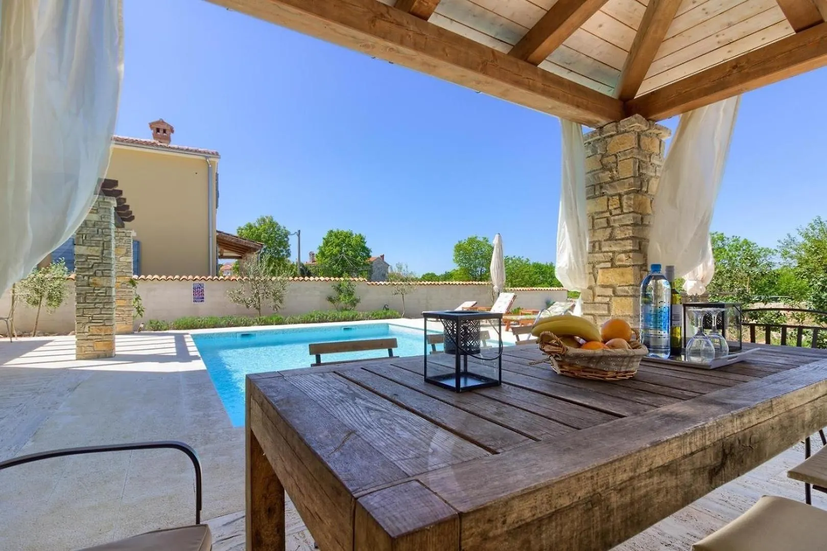 Ferienhaus Mit Privatpool Fuer 8 Personen Ca 179 Qm In Jursici, Istrien Binnenland Von Istrien Svetvinčenat 度假居